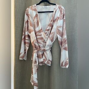 NWOT Soul of Curves Leaf Print Wrap Blouse